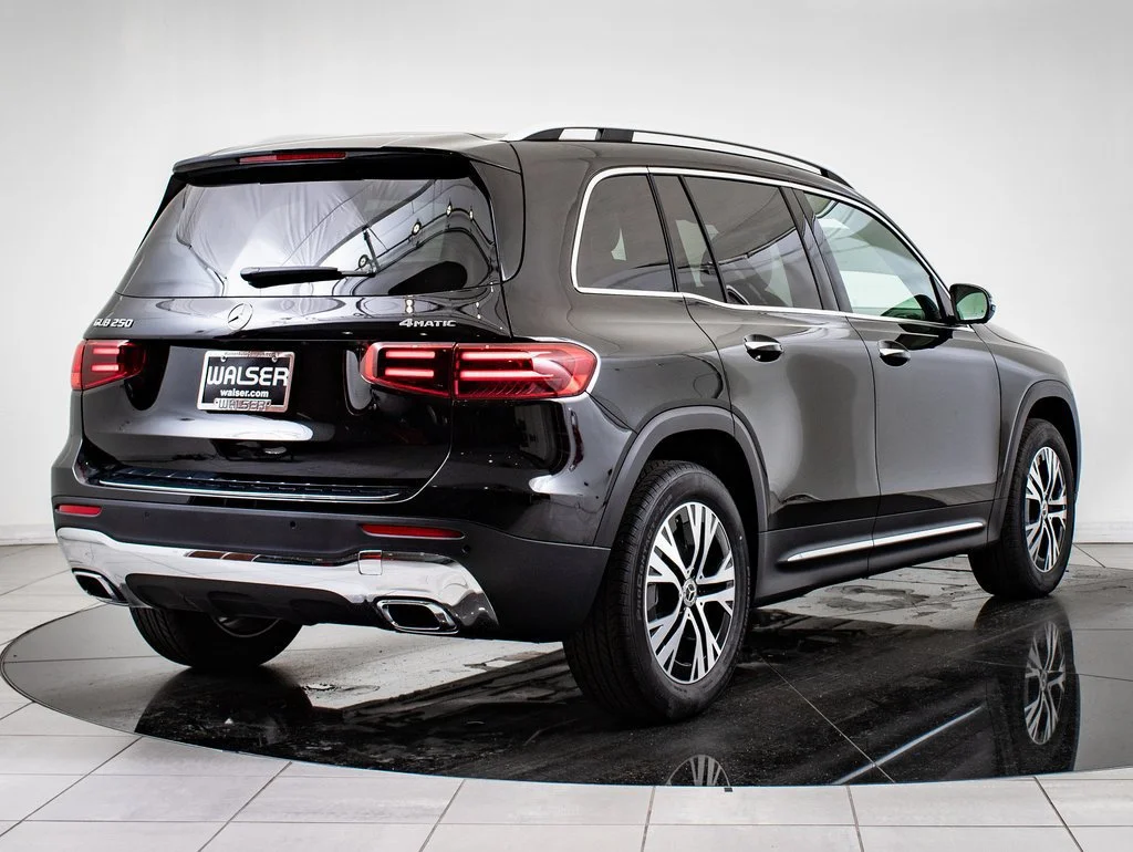 Used 2025 Night Black Mercedes-Benz GLB 250 image 10
