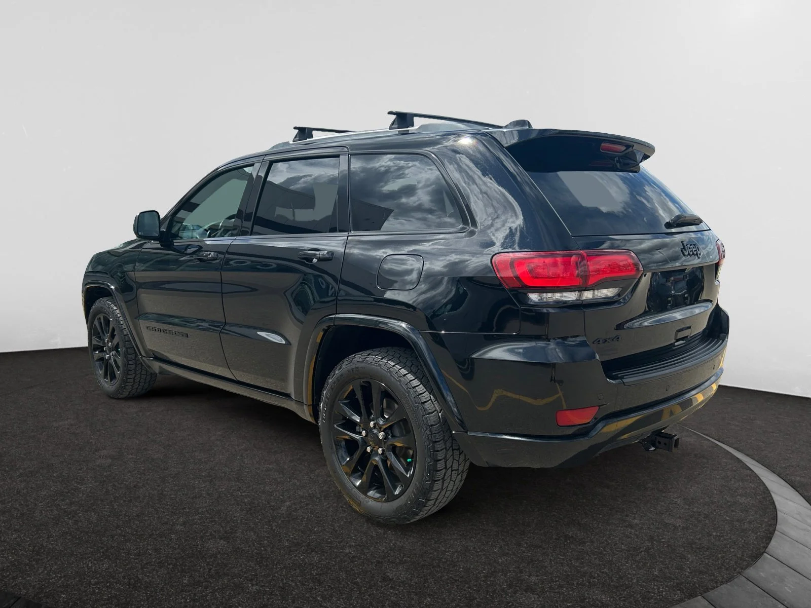 Used 2019 Diamond Black Crystal Pearl Jeep ALTITUDE image 3