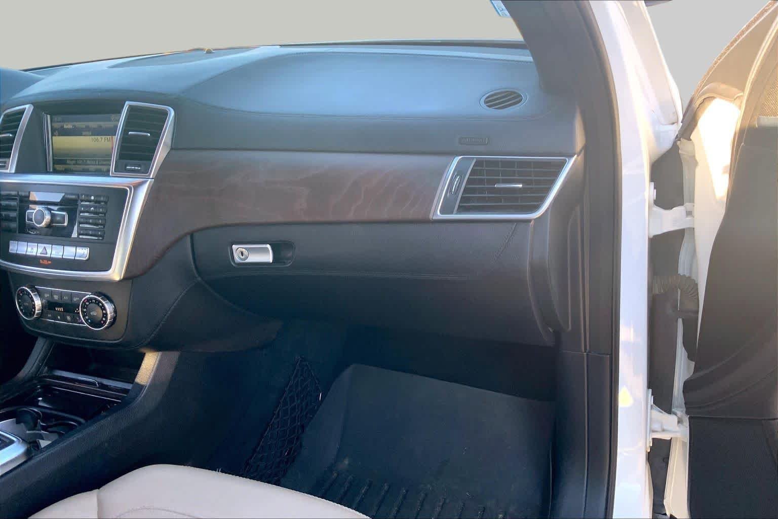 Used 2015 Polar White Mercedes-Benz ML 400 image 19