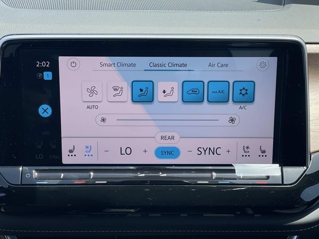 New 2026 Black Volkswagen 2.0T SE w/Technology image 13