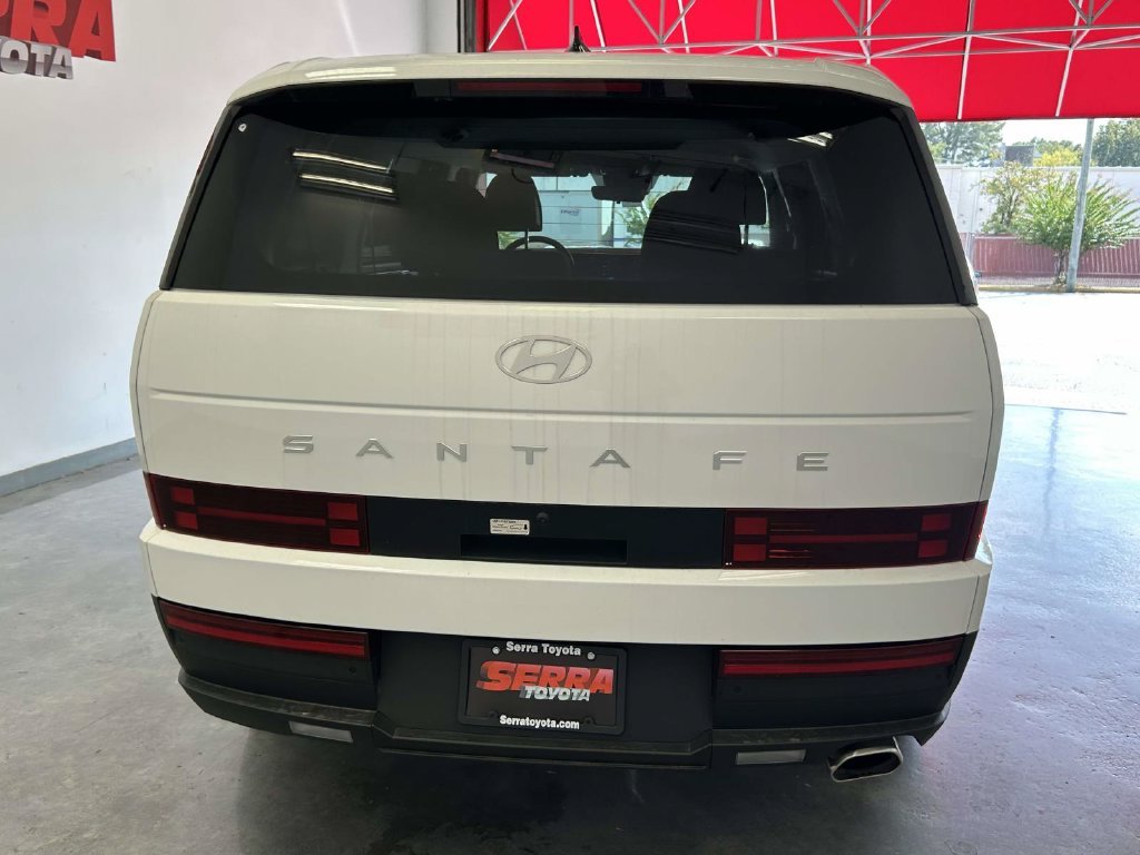 Used 2025 White Hyundai SE image 4