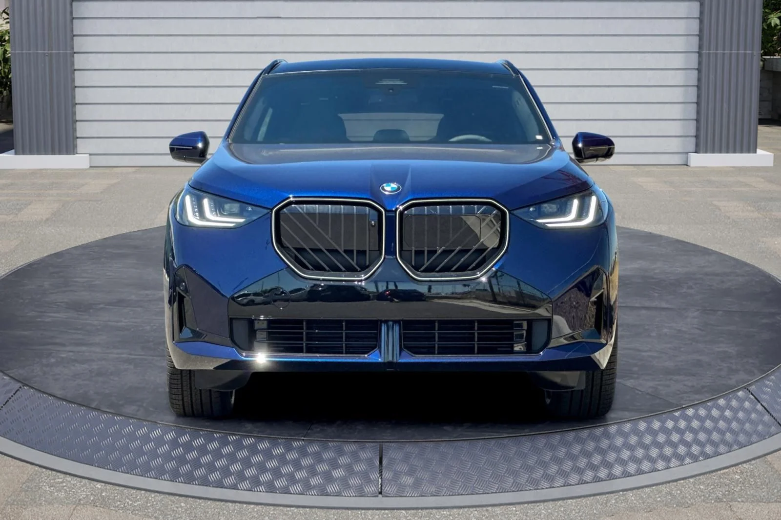 New 2026 Tanzanite Blue II Metallic BMW 30 xDrive image 2