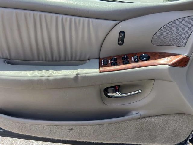 Used 2000 Green Buick Base image 11