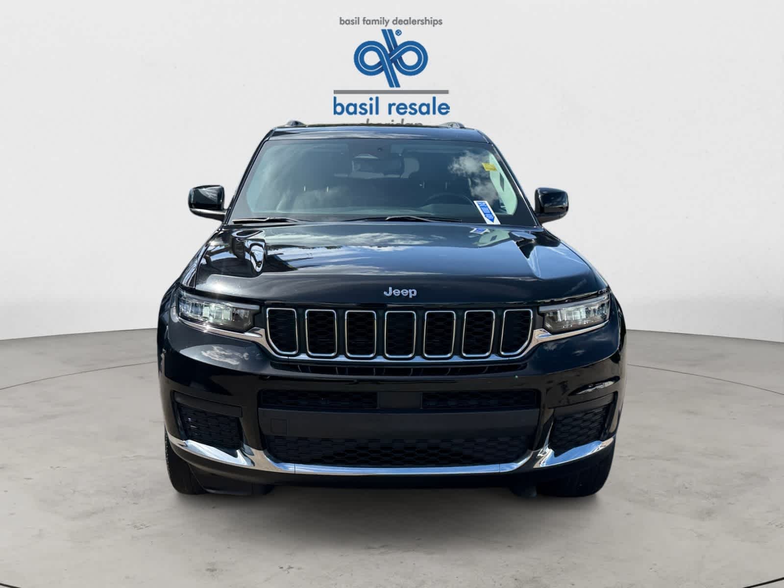 Used 2022 Diamond Black Crystal Pearlcoat Jeep Laredo image 9