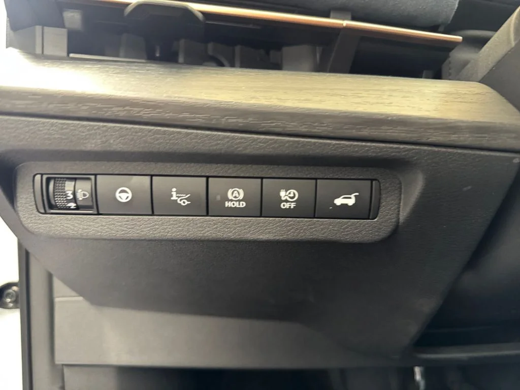 Used 2024 White Nissan PLATINUM+ e-4ORCE image 12