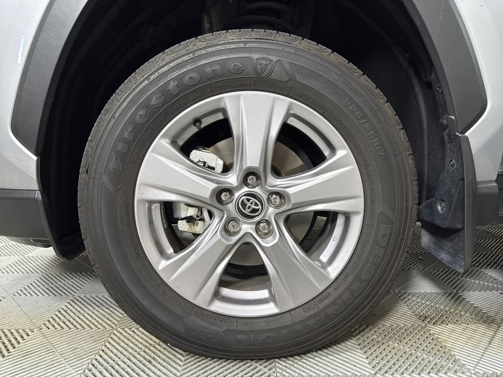 2025 Toyota RAV4 XLE - Photo 20