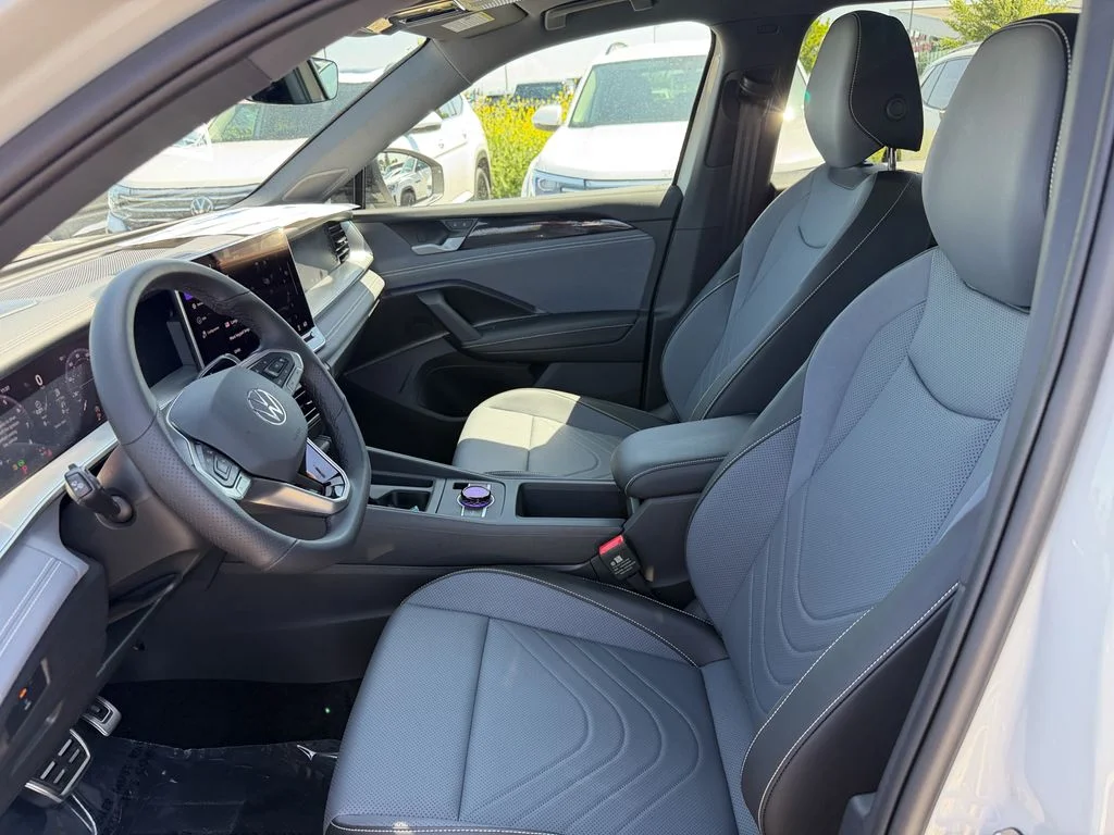 New 2026 Sandstone with Deep Black Roof Volkswagen 2.0T SE R-Line Black image 13