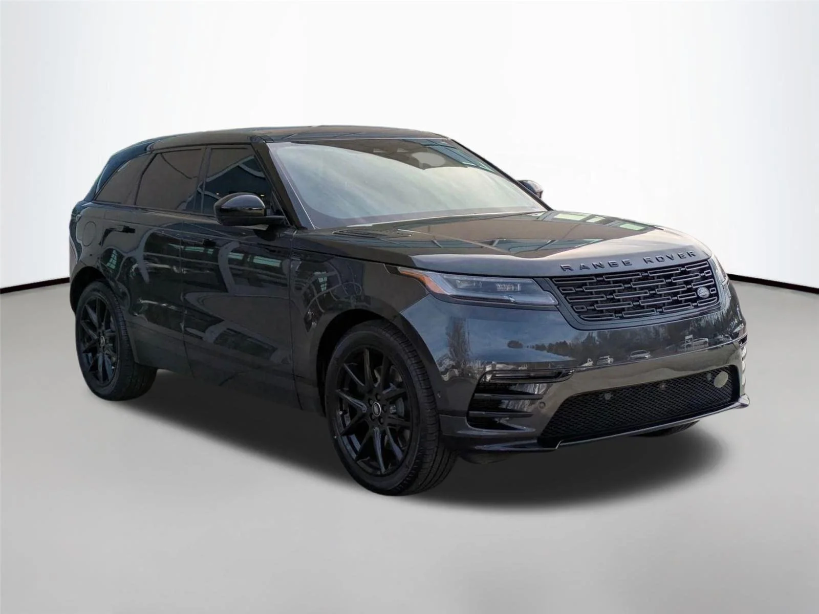 Used 2026 Carpathian Grey Premium Metallic Land Rover Dynamic SE image 3