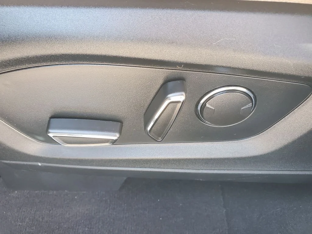Used 2020 White Ford Limited image 7