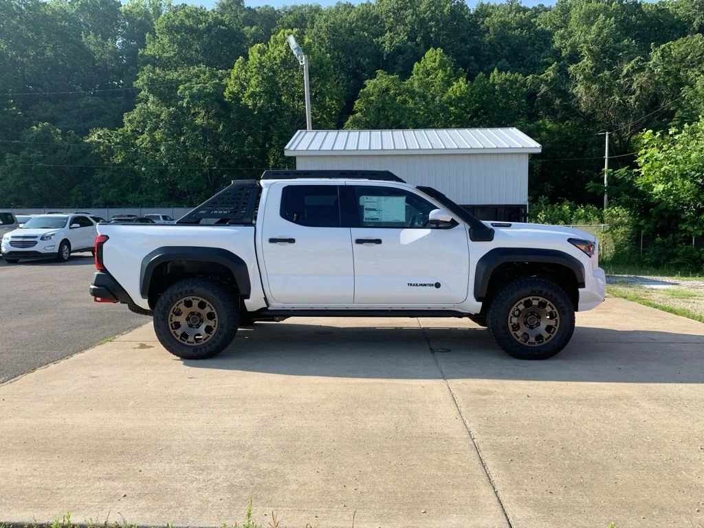 Used 2025 White Toyota Trailhunter image 3