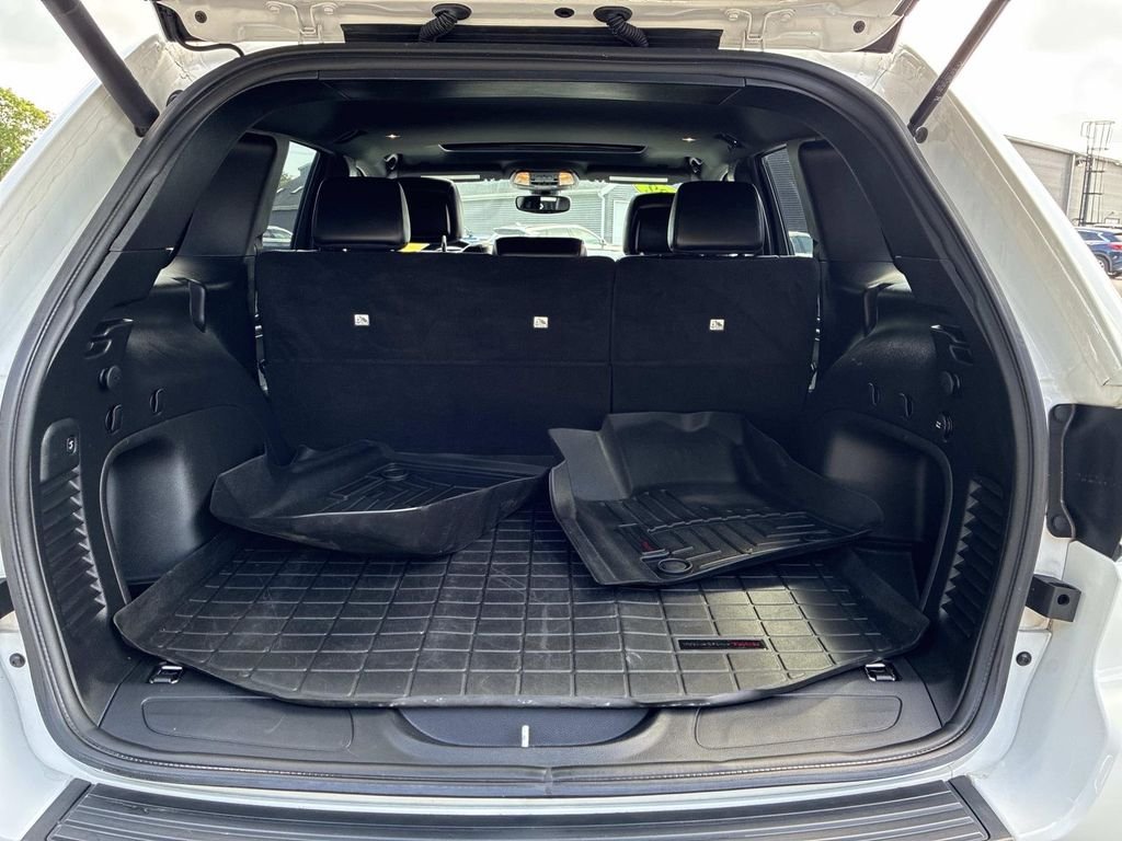 Used 2022 White Jeep Laredo X image 13