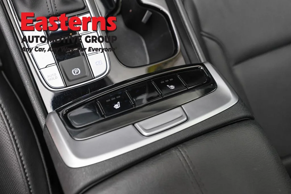 Used 2024 Gray Hyundai SEL image 22