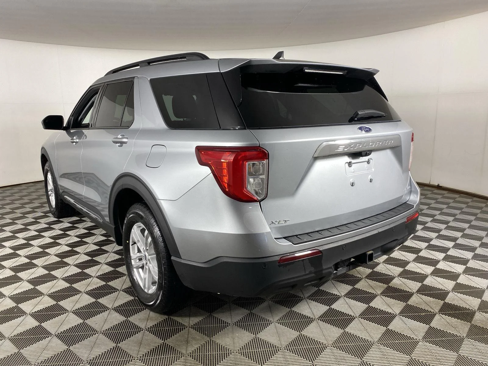 Used 2023 Iconic Silver Ford XLT image 8