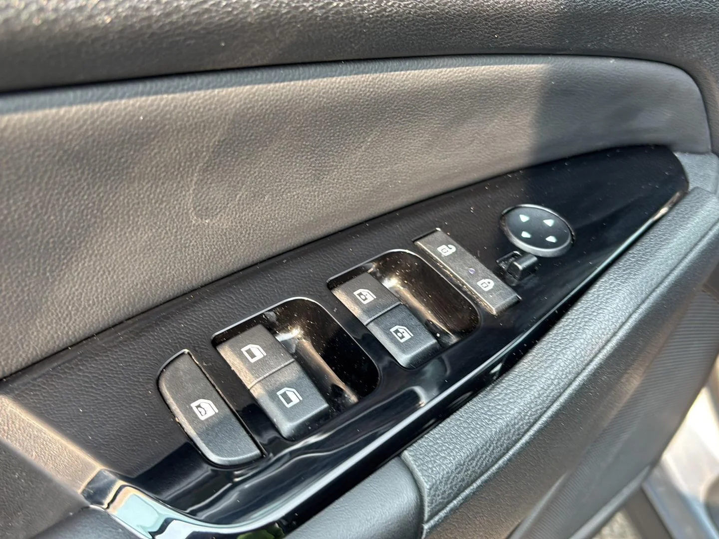 Used 2024 Everlasting Silver Kia EX image 15