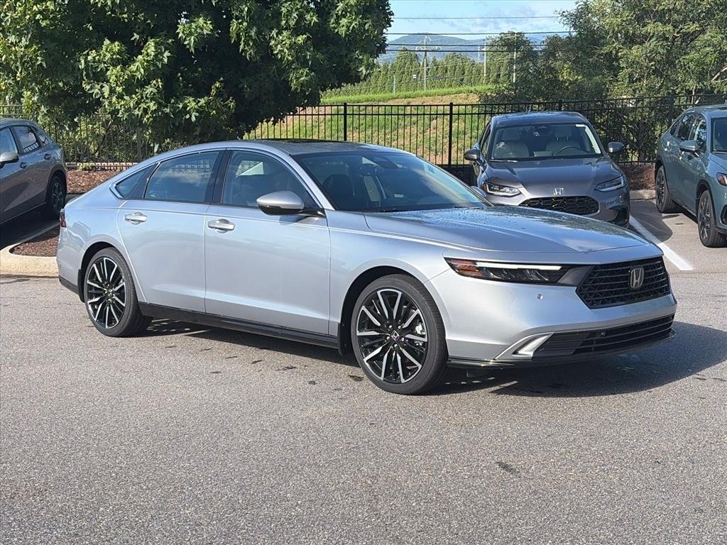 New 2026 Solar Silver Metallic Honda Touring image 1