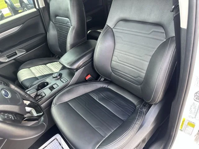 Used 2024  Ford Lariat image 15