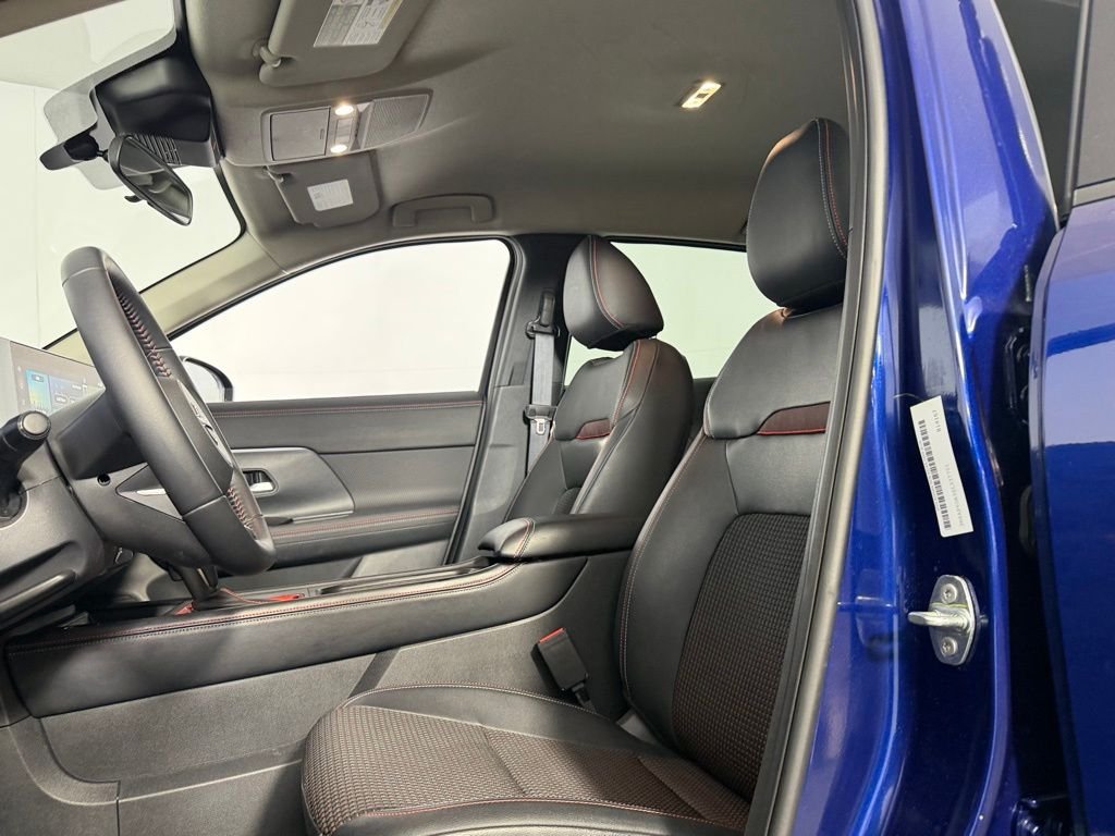Used 2025 Deep Blue Pearl Nissan SR image 19