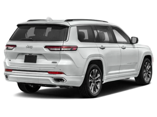 Used 2022 Diamond Black Crystal Pearlcoat Jeep Overland image 5