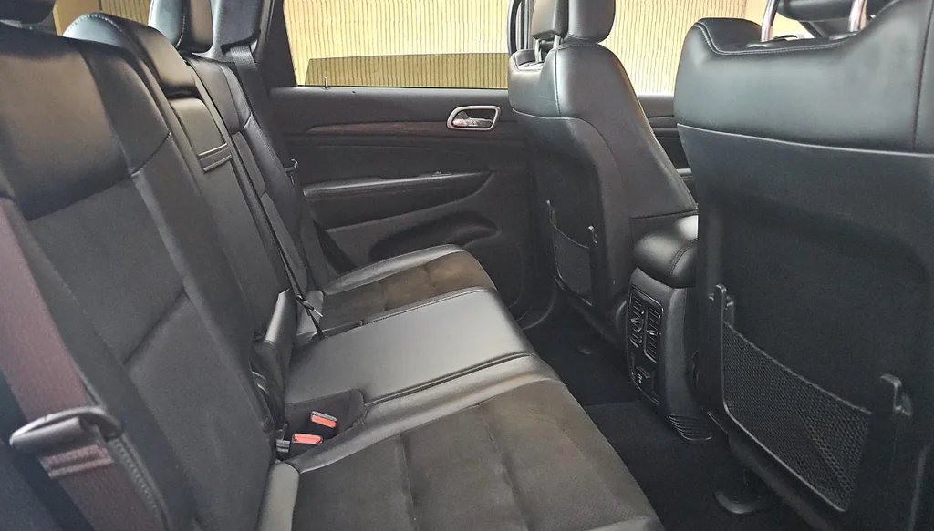 Used 2020 White Jeep Altitude image 33
