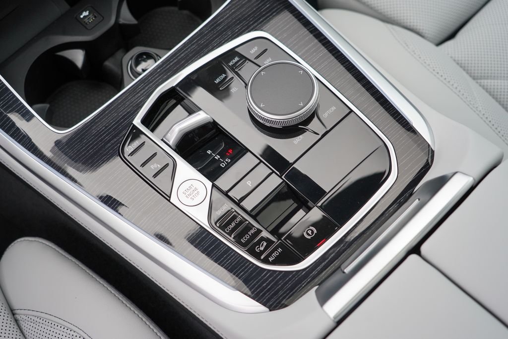New 2026 Black Sapphire Metallic BMW xDrive40i image 17