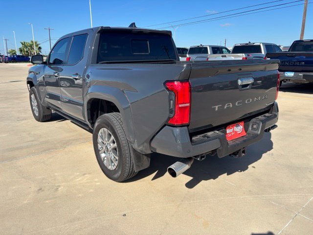 Used 2025  Toyota Limited image 4