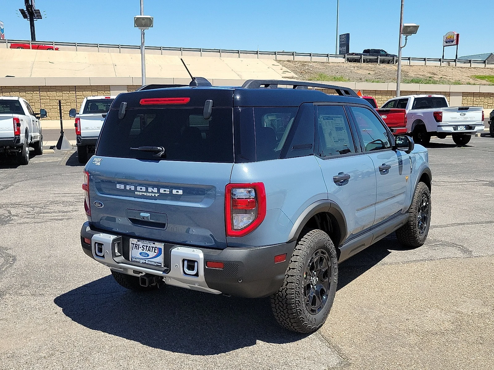 New 2025 Azure Gray Metallic Tri-Coat Ford Badlands&reg; image 4