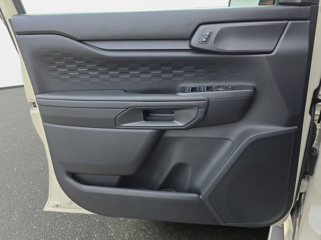 Used 2025 Beige Ford XL image 26