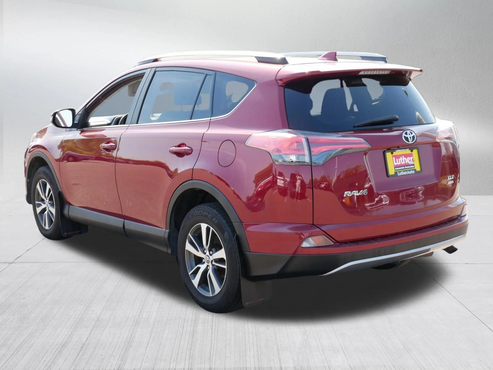 Used 2018 Ruby Flare Pearl Toyota XLE image 5