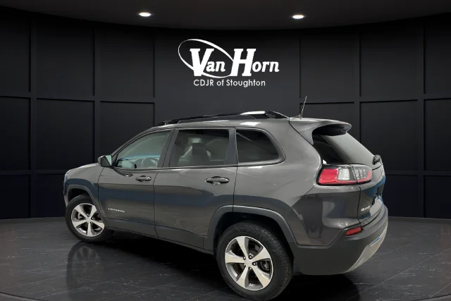 Used 2022 Crystal Metallic Jeep Limited image 5