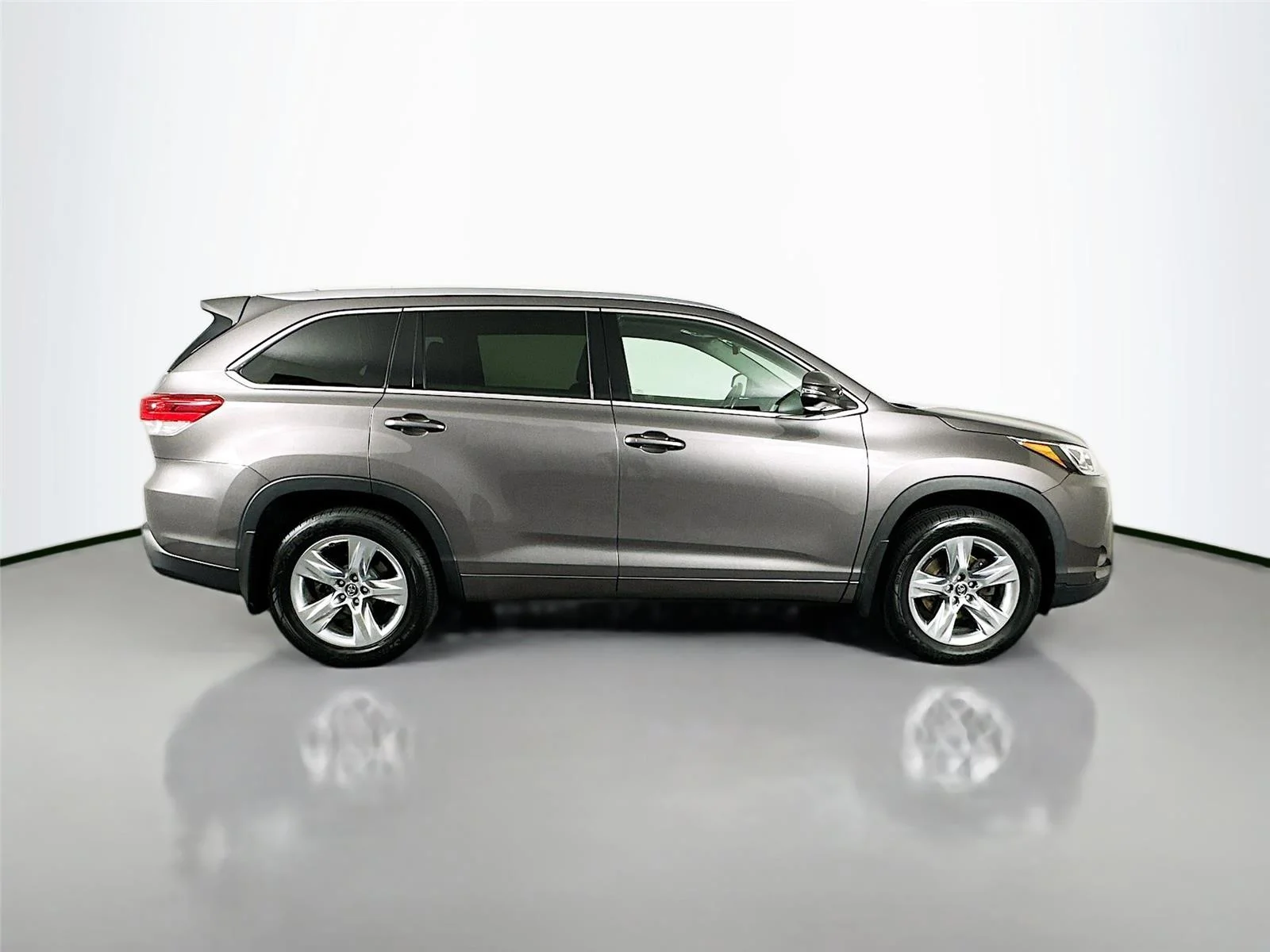 Used 2017 Predawn Gray Mica Toyota Limited image 18
