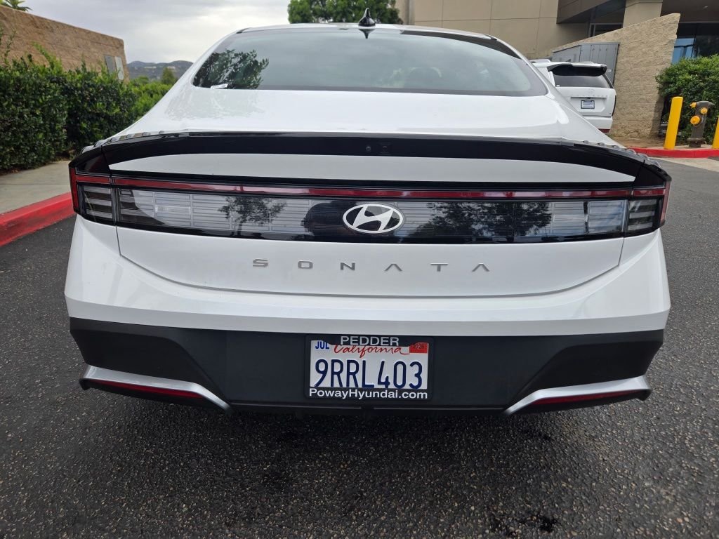 Used 2025 White Hyundai SE image 7