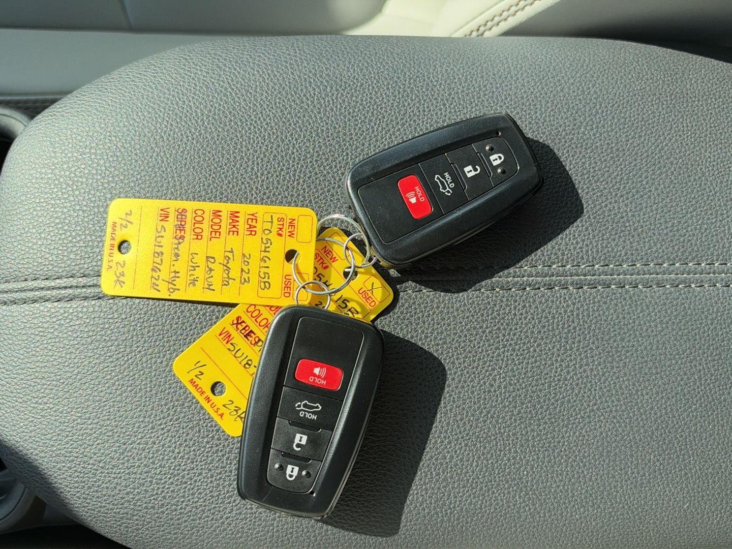 Used 2025 Wind Chill Pearl Toyota XLE Premium image 21