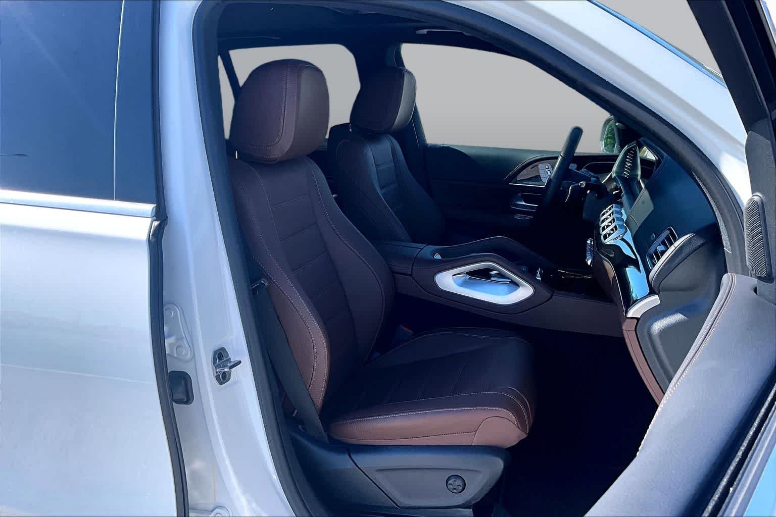 Used 2025 MANUFAKTUR Moonlight White Metallic Mercedes-Benz GLE 450 image 9