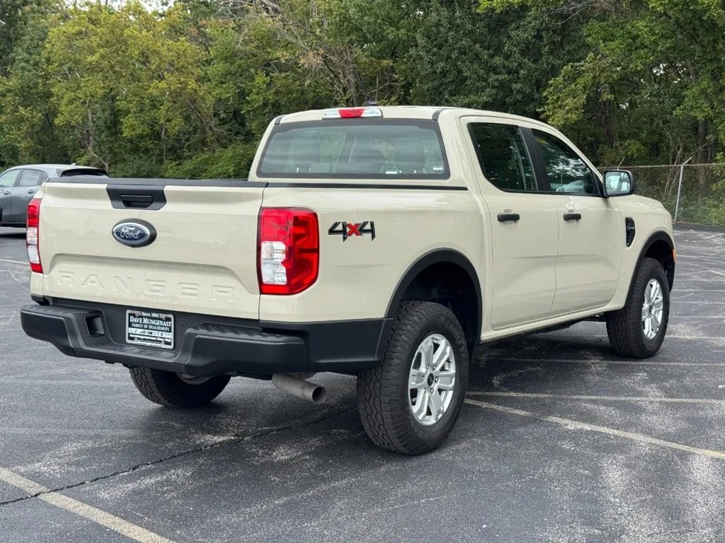 Used 2025 Beige Ford XL image 4