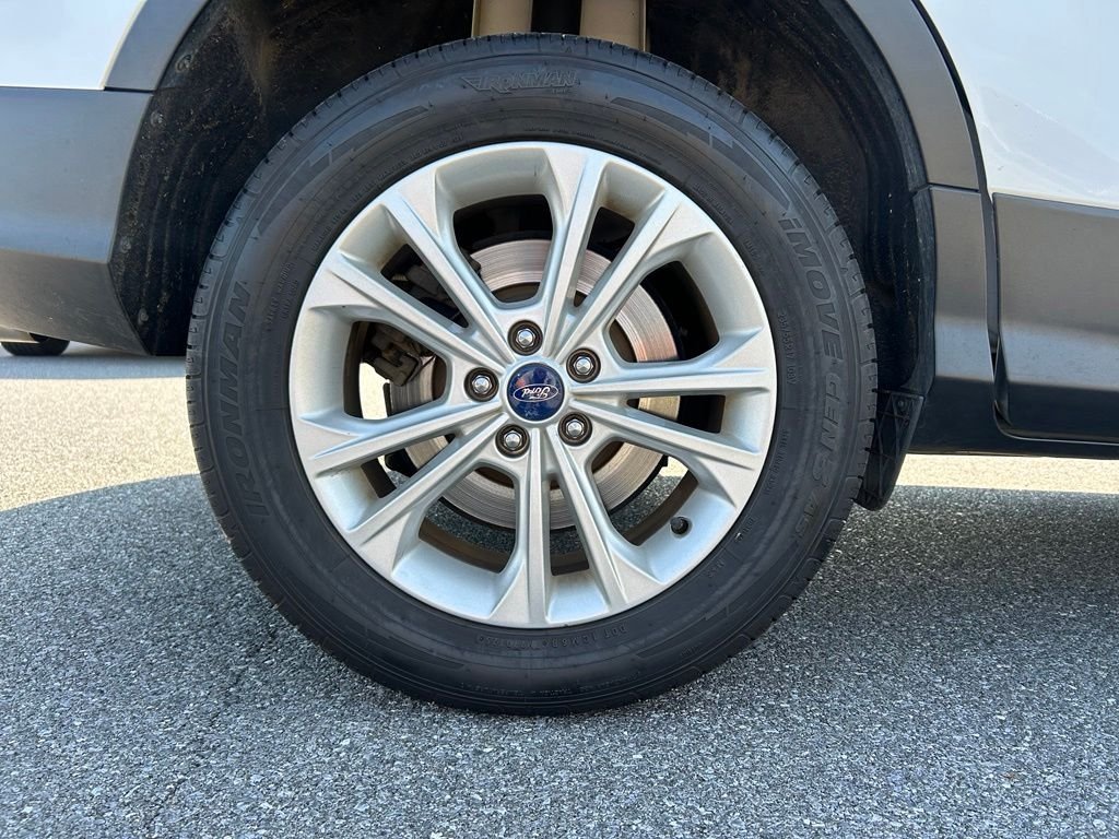 Used 2017 Oxford White Ford SE image 6