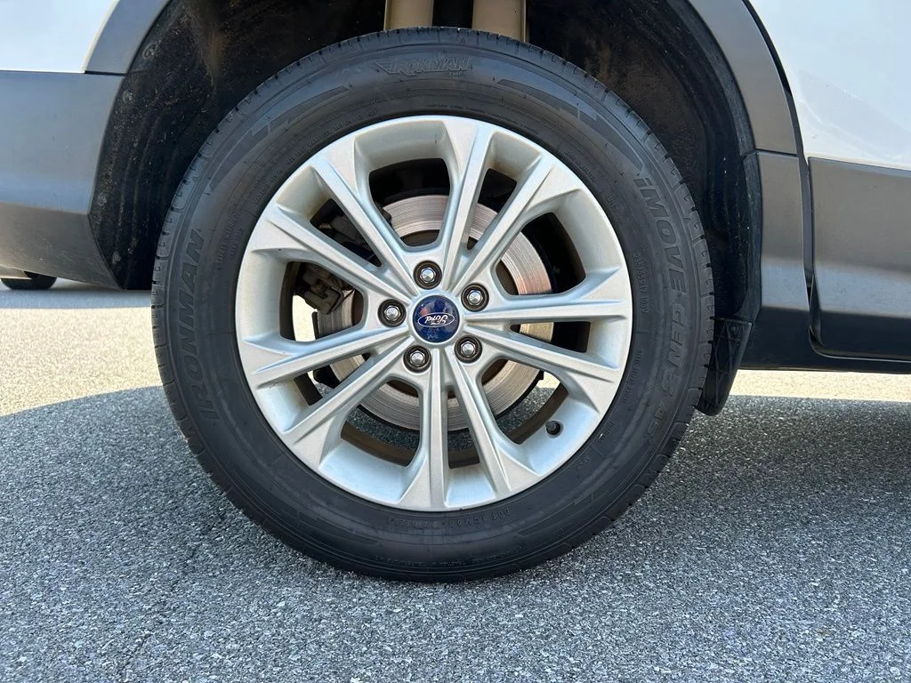 Used 2017 Oxford White Ford SE image 6