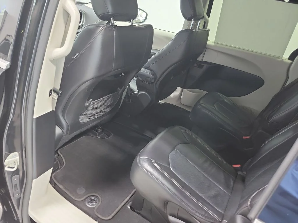 Used 2022 Black Chrysler Touring L image 28