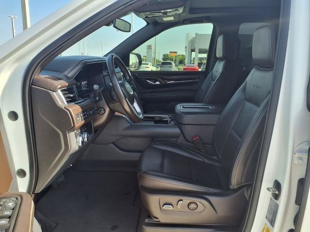 Used 2022 White GMC Denali image 22