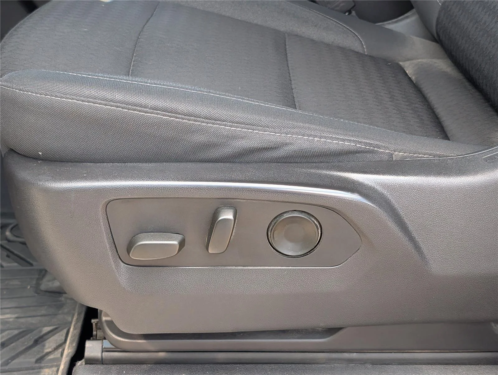 Used 2024 Summit White Chevrolet LT Trail Boss image 12