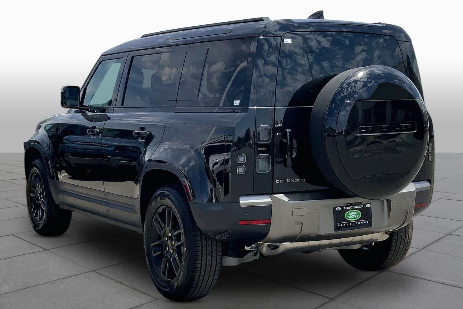 New 2026 Santorini Black Land Rover S image 12