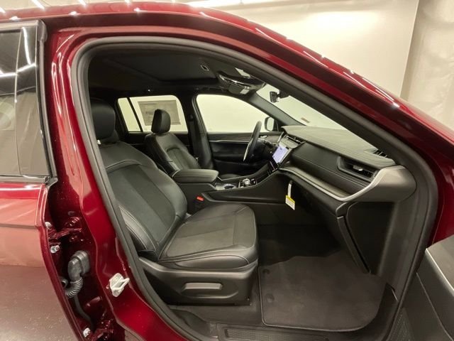 New 2026 Velvet Red Pearl-Coat Exterior Paint Jeep Laredo Altitude image 23