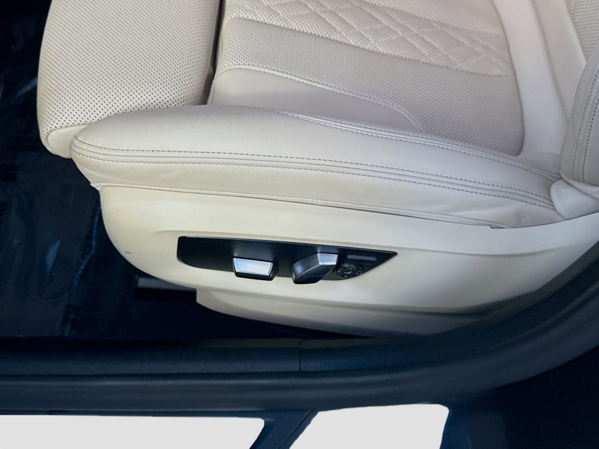 2022 BMW 5 Series 530i - Photo 16