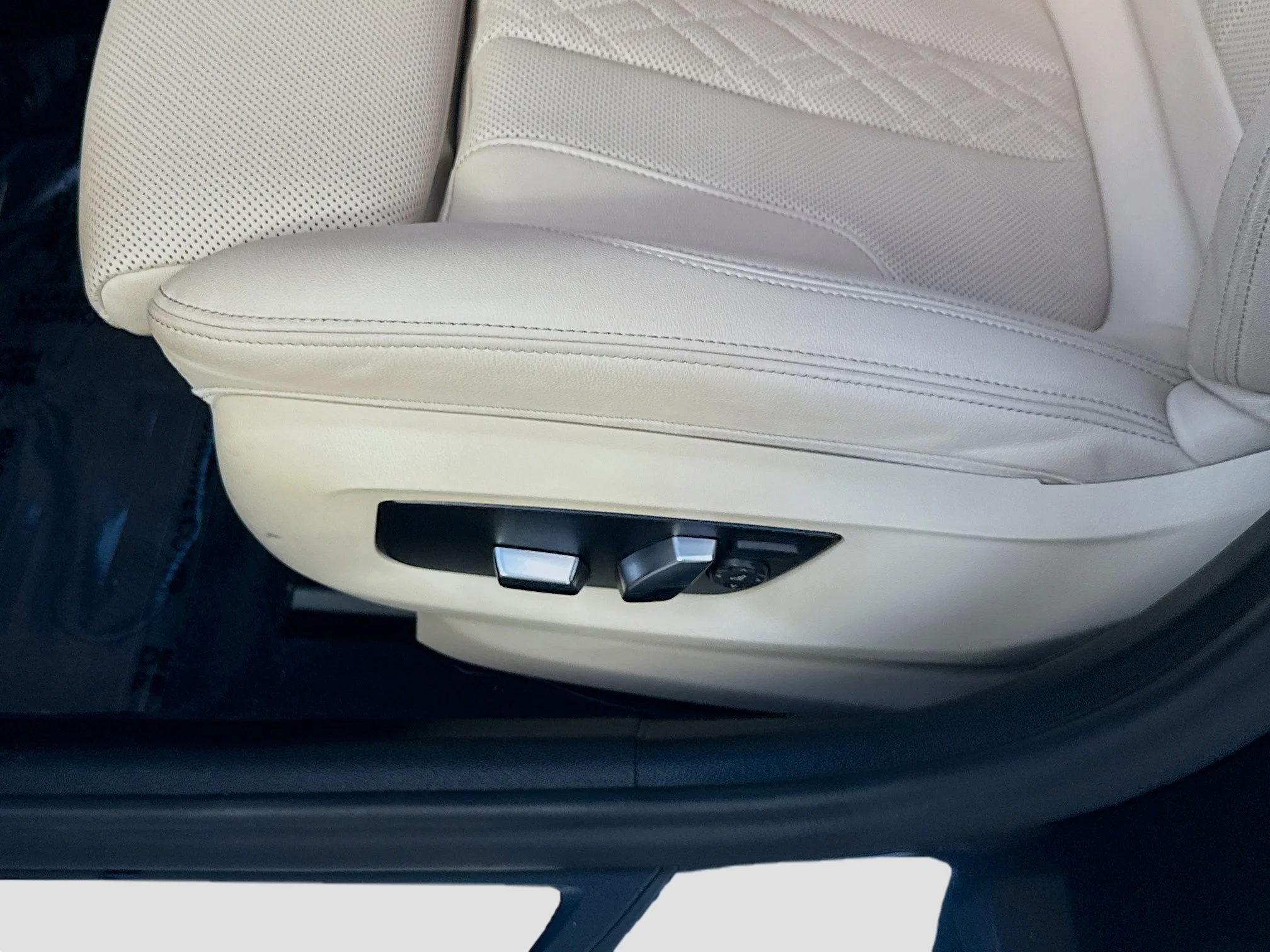 2022 BMW 5 Series 530i - Photo 16