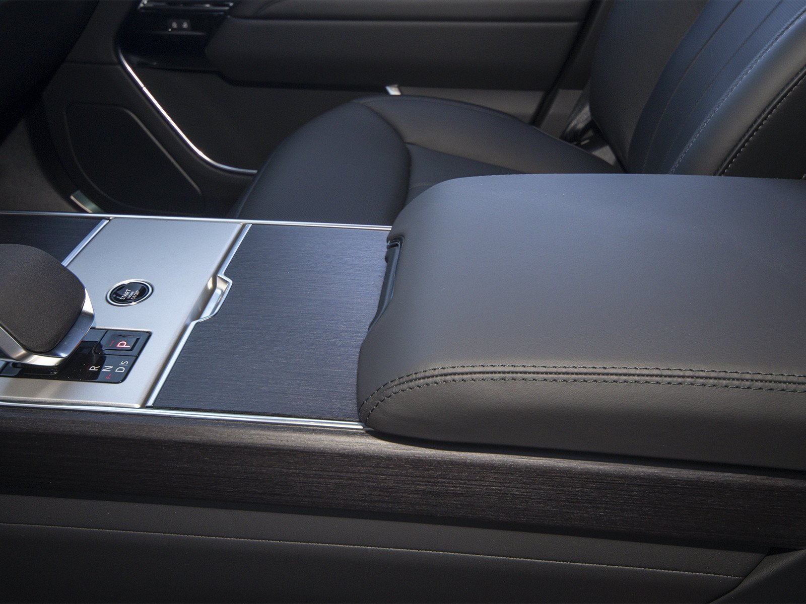 New 2026 Carpathian Grey Land Rover SE image 31
