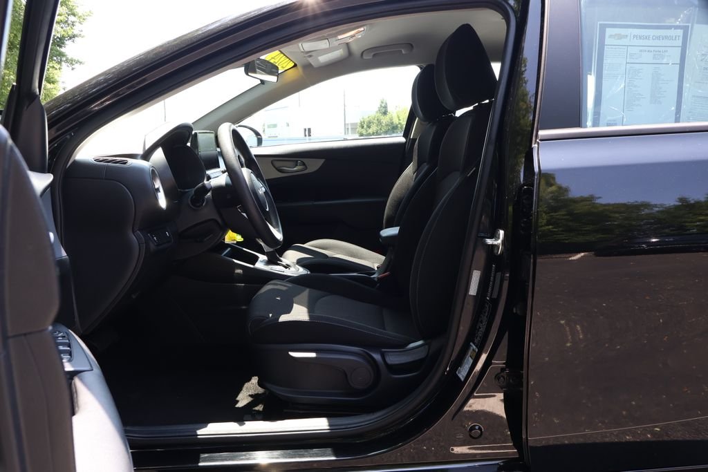 2024 Kia Forte LXS - Photo 29