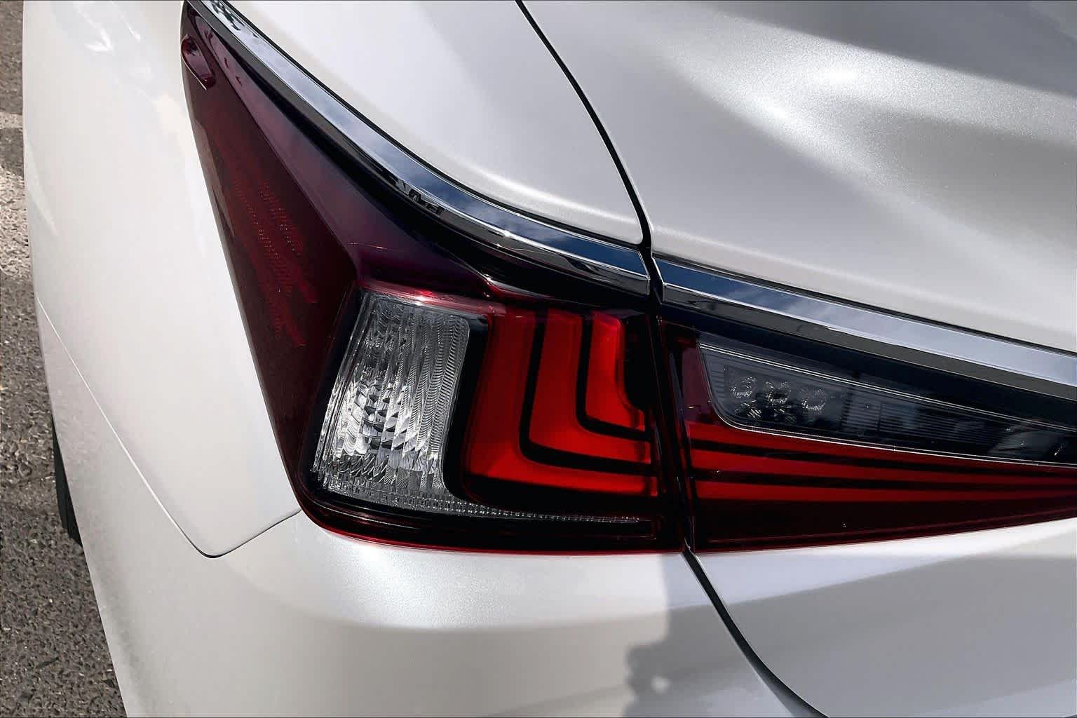 Used 2025 Eminent White Pearl Lexus  image 27