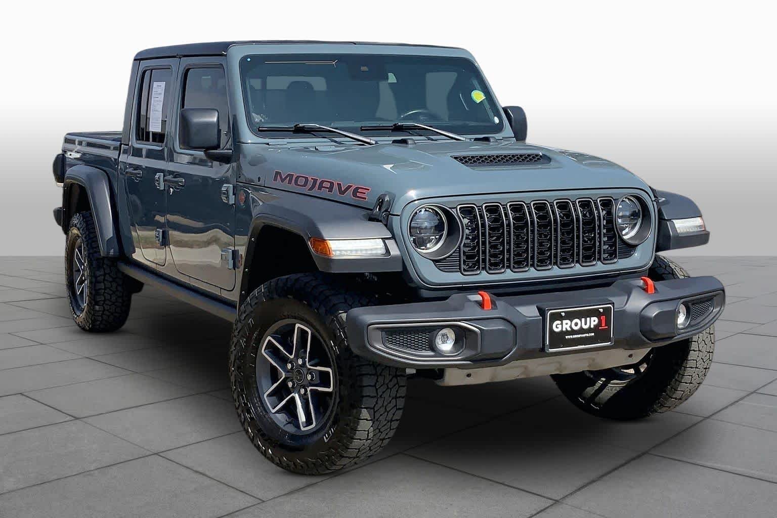 Used 2024 Anvil Clearcoat Jeep Mojave image 3