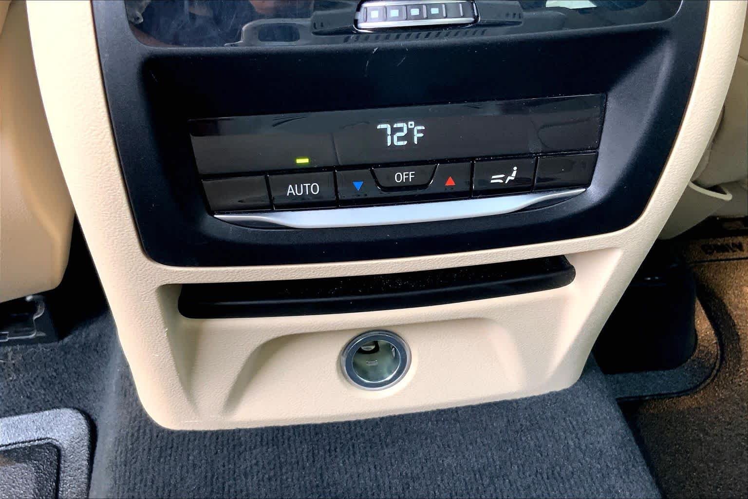Used 2019 Alpine White BMW sDrive30i image 34