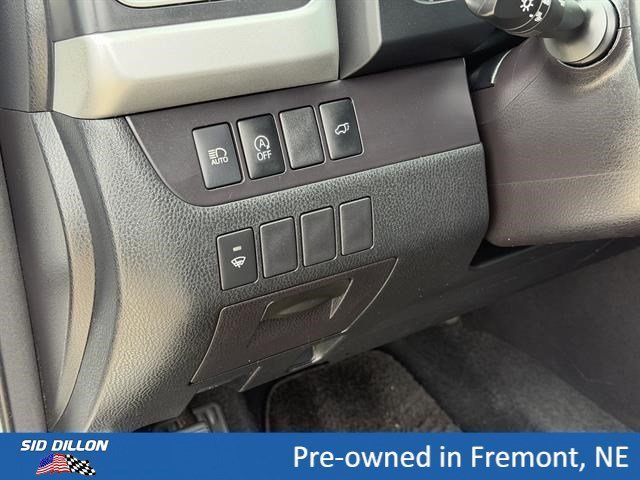 Used 2018 Blizzard Pearl Toyota XLE image 14