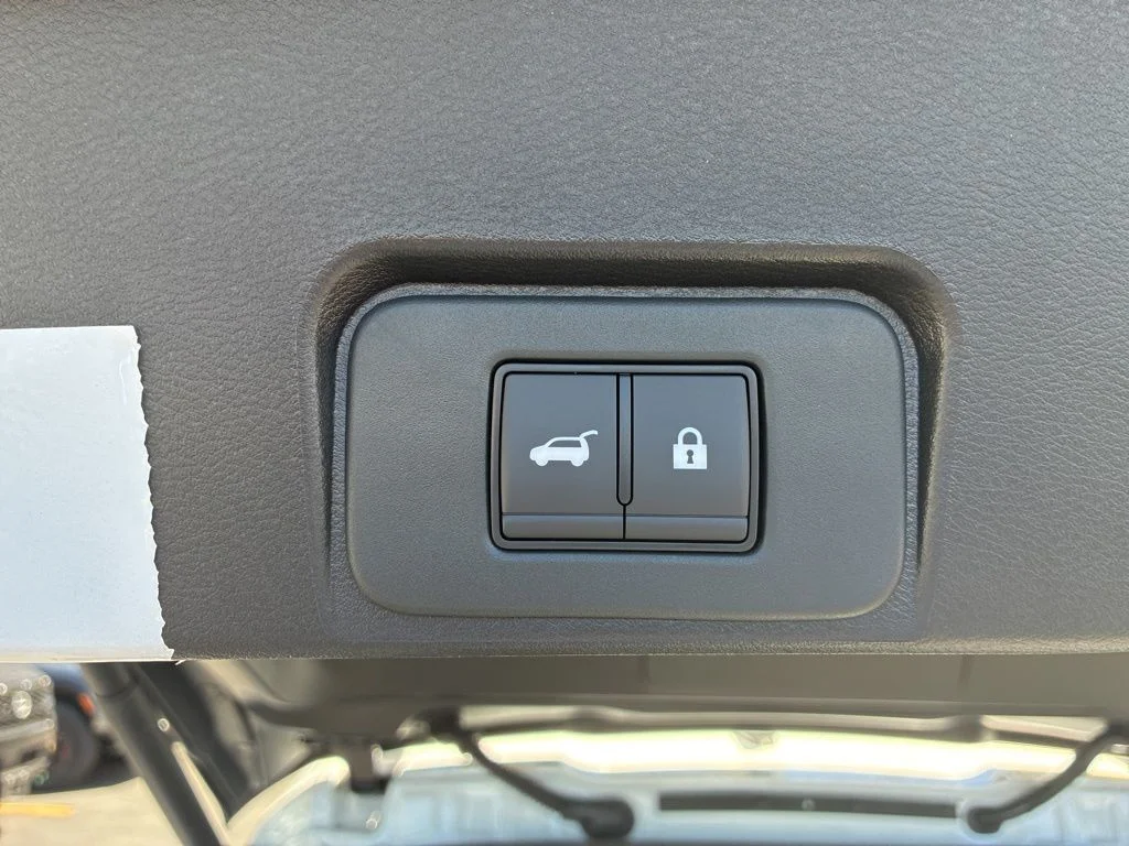 New 2026 Everest White Pearl TriCoat Nissan Dark Armor™ image 15